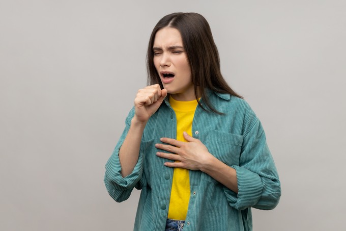 Hetek óta köhögés kínoz, nehezen múlik, mit tehetek? Az orvos válaszol című cikk nyitóképe