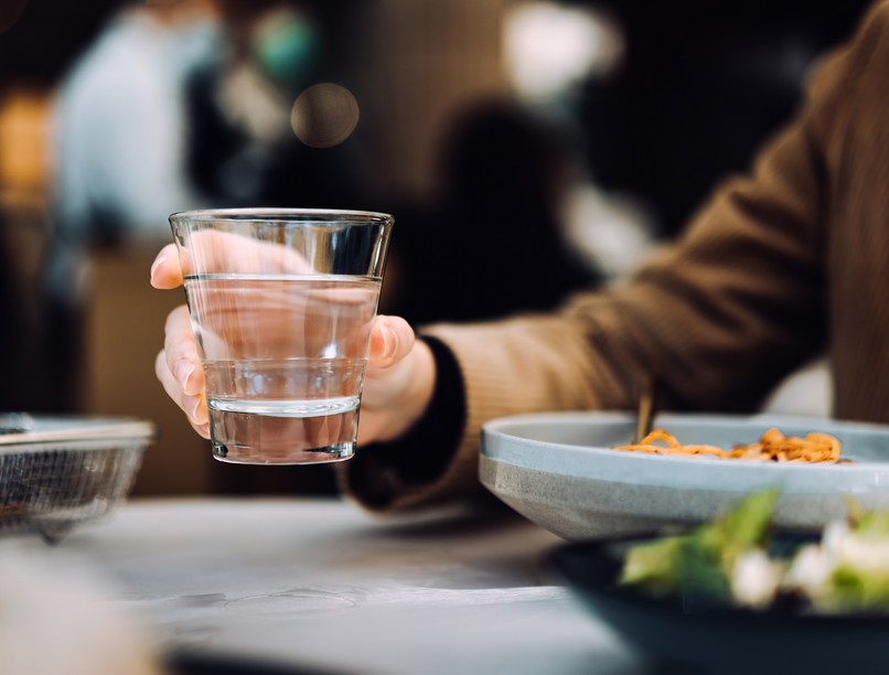 jó rossz étkezés közben inni