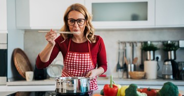 Már heti egy otthoni főzés is védi az agyat: meglepő módszerrel csökkenthető a demencia kockázata