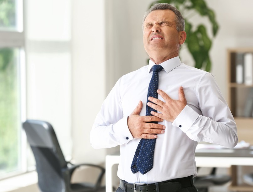 mellkasi fájdalom oka bal oldalon