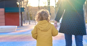  Országos Mentőszolgálat: óvodás gyerekeknek tanítják meg, hogyan segíthetnek a szüleiknek 