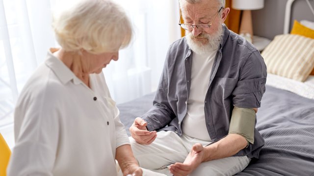 A magas vérnyomás nem fáj, mégis pusztít: egy német orvos elmagyarázza hogyan állíthatja meg idejében