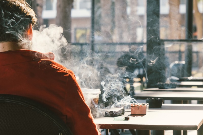 Ezért fenyegeti nagyobb eséllyel a demencia a dohányosokat