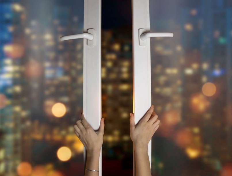 egészséges nyitott ablaknál aludni