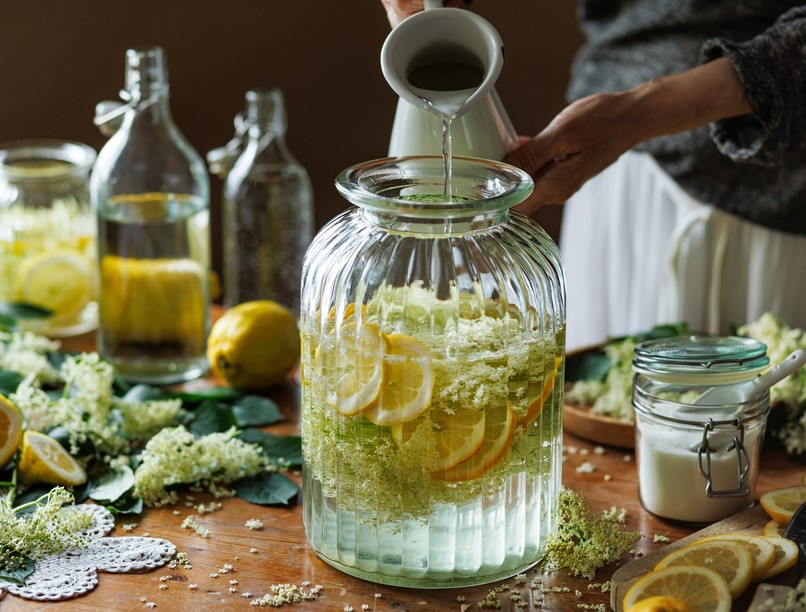 Hogyan készíthető olcsó bodzaital