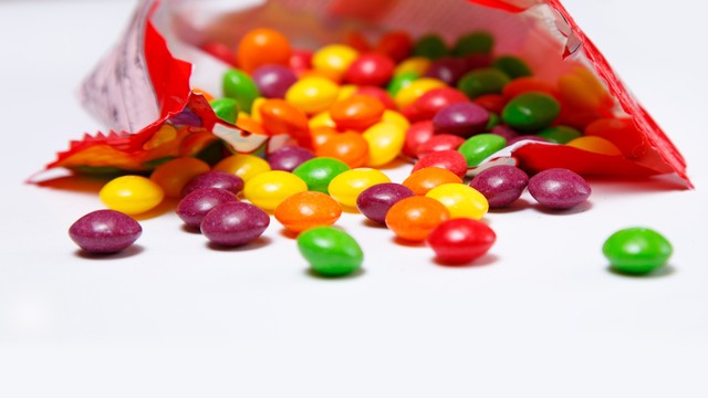 Rákot, szervi károsodást, gyulladást okozó cukorkák? Perelik az egyik legnagyobb édességgyártót