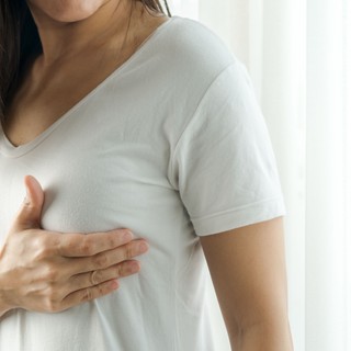 10 rizikófaktor, amely megnövelheti a mellrák kialakulásának esélyét című cikk nyitóképe