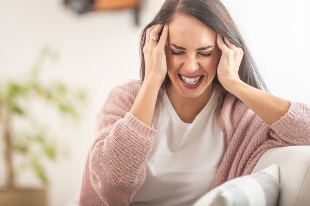 1 hete féloldalas fejfájásom van, mi okozza? Az orvos válaszol