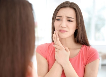 Miért alakul ki afta a szájban? Ezek állhatnak a fájdalmas fekélyek hátterében című cikk nyitóképe