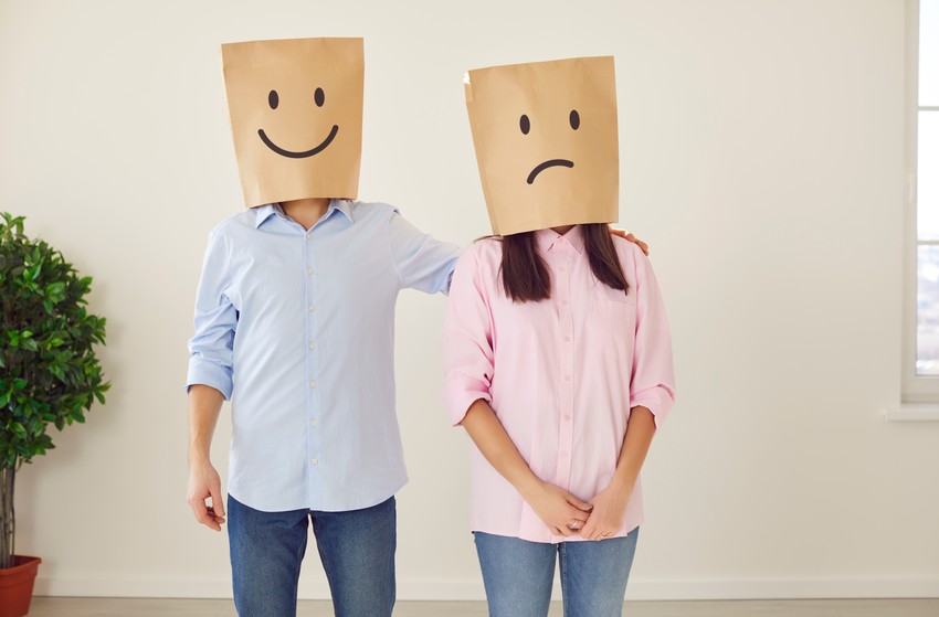 Érzelmi labilitást okozhat egy hirtelen jött nagy változás is, amit nem tudunk kezelni vagy amit nem tudunk elfogadni. Bármi is álljon az érzelmi labilitás hátterében, érdemes sürgősen segítséget kérni, felkeresni egy olyan klinikát, ahol egy szakemberrel minden problémánkat megbeszélhetjük őszintén, „szűrők” nélkül.