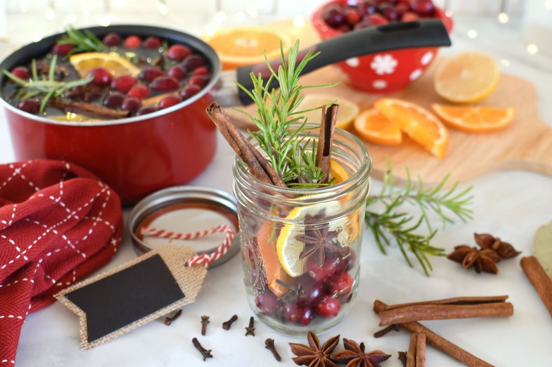 Így készíthet otthon karácsonyi, léleksimogató illatú, természetes légfrissítőt