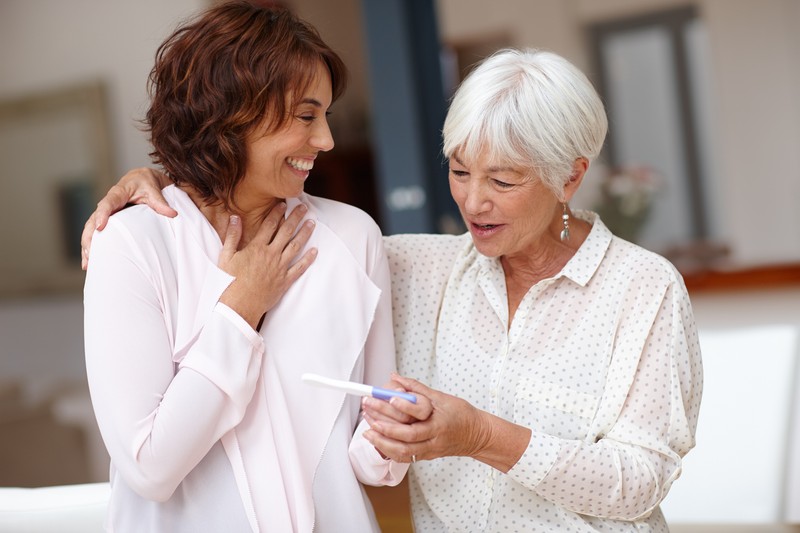 Ötven év felett ugyanolyan biztonságos szülni, mint negyvenen túl