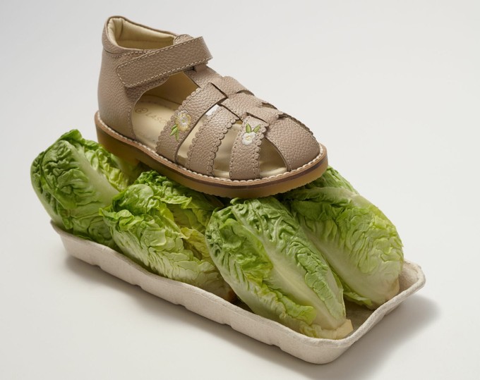 A gyerek szandál sokszínű választás a kánikulai napokra című cikk nyitóképe