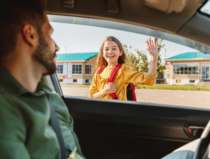 iskola, parkolás, puszi és pá