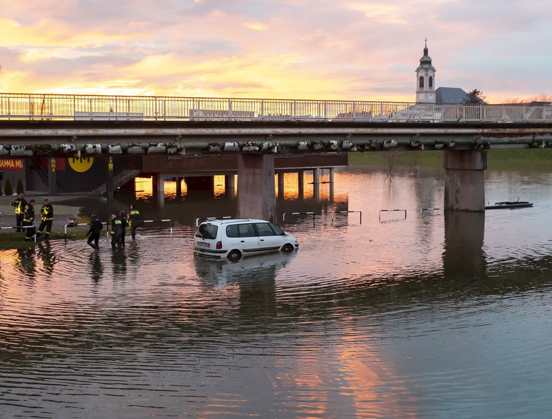 figyelmeztetés, brfk, rendőrség, rakpart, árvíz, Duna