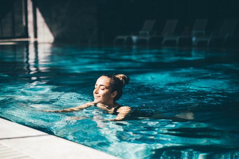 Szorong és hőhullámai vannak a menzesz előtt? A hideg víz segíthet enyhíteni a tüneteket