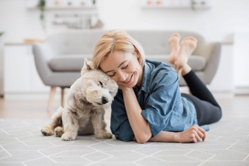 Meglepő felfedezés: ezért barátságosak a kutyák az emberekkel