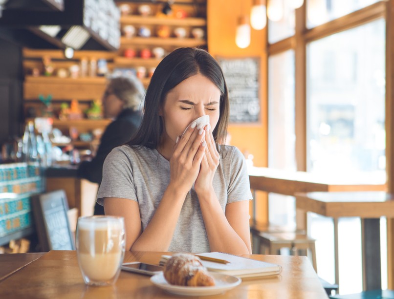tüsszögés, orrfolyás, evés, keresztallergia, 