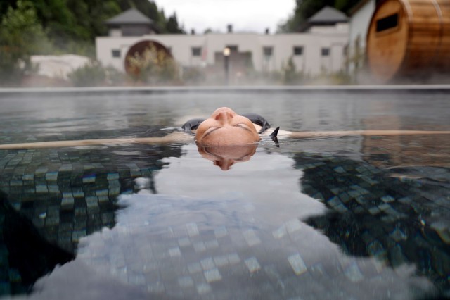 Megdöbbentő, de igaz: a gyógyvíz nem mindig tesz jót – mutatjuk, mikor kell azonnal kijönni!