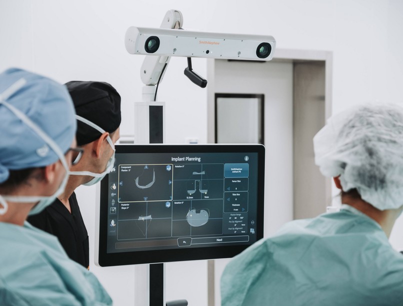 térd- és csípőprotézis műtétek AI robot