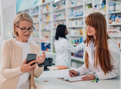 Vényírási jogosultságot kapnak a gyógyszerészek! Szakmai díjak jubileumi díjátadóján jelentették be a történelmi jelentőségű döntést  című cikk nyitóképe