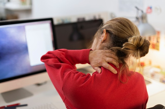 Tanár, gyári munkás, irodista? Kitaláljuk, mije fáj!