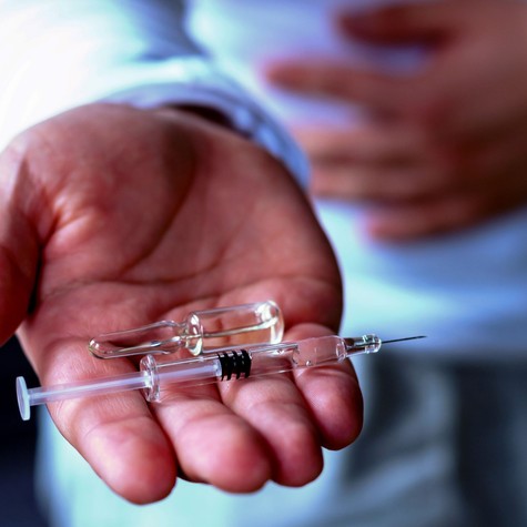 Érdi garázsban „kezelték” a daganatos betegeket – illegális szerekkel csapták be a reménykedőket című cikk nyitóképe