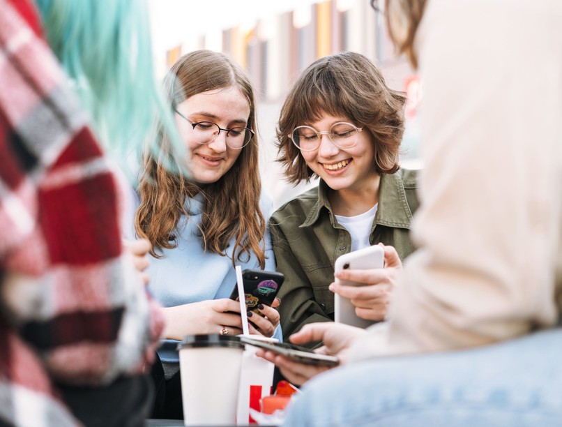 serdülő fiatal szerhasználat elhízás bántalmazás