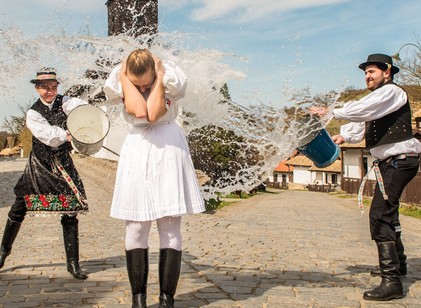 Nem szereti, ha húsvétkor meglocsolják? A pszichológia szerint ez sokat elárulhat Önről című cikk nyitóképe