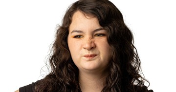  Így kapcsolódik a tik a Tourette-szindrómához 