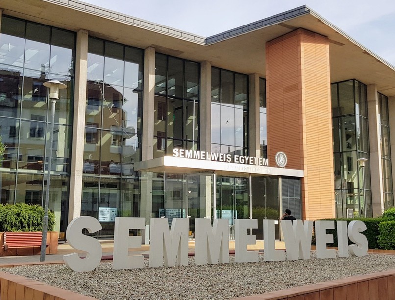visszaélés Semmelweis Egyetem név hamis termék YouTube hírek