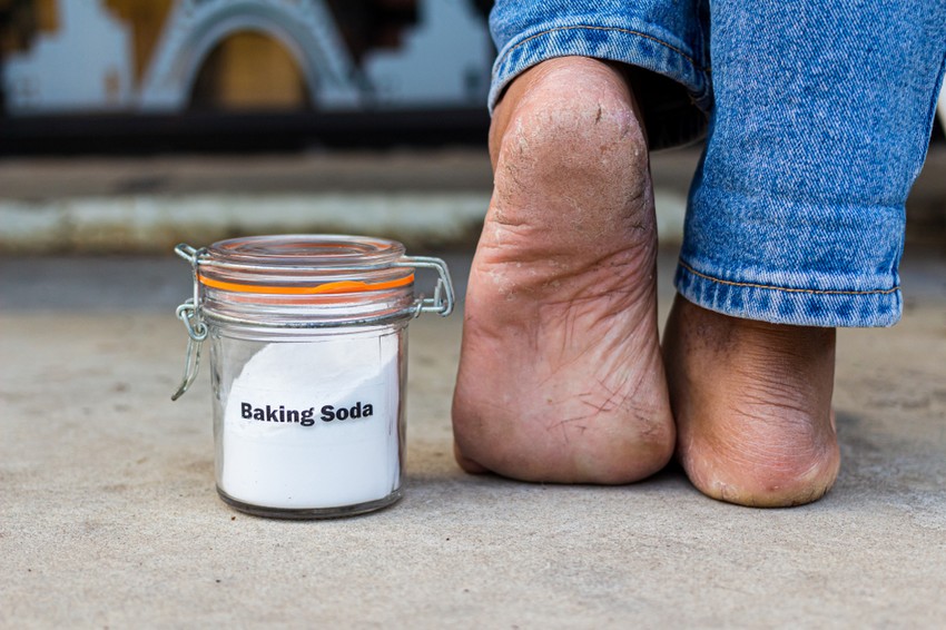 Vegyünk lábfürdőt 15 percig, mindennap, amíg a gomba el nem tűnik.