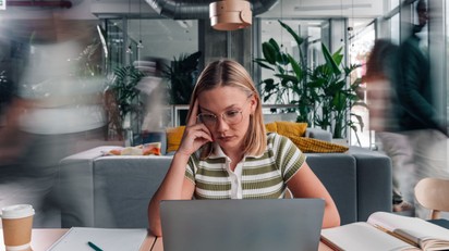 Mindegy mennyi időt tölt íróasztal mögött - ezzel a mozgással ellensúlyozhatja az ülőmunkát! című cikk nyitóképe