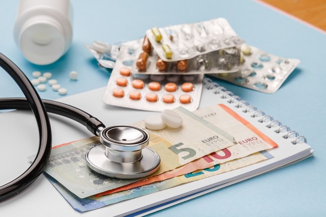 Pénzért írt fel erős nyugtatókat az orvos a gyógyszerfüggő páciensnek