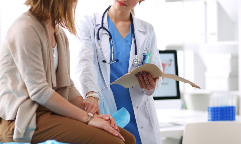 Több, mint 400 külföldi gyógykezelés iránti méltányossági kérelmet fogadott el a NEAK