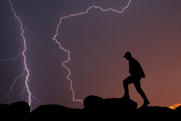 A villámcsapás túlélői kitálalnak: ilyen érzés, amikor több ezer volt fut át a testen