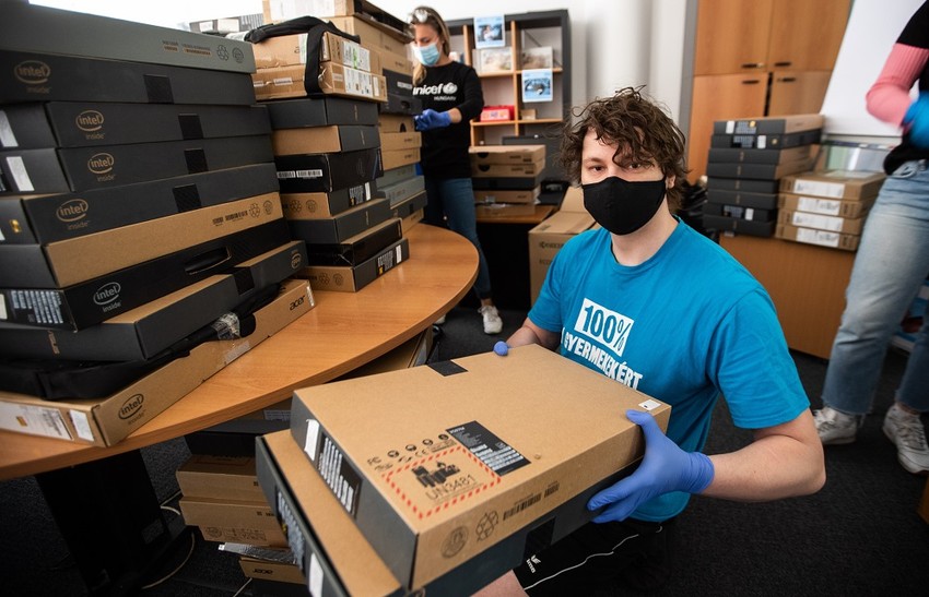 Számítástechnikai segítséget kapnak a gyerekotthonok, kórházak az Uniceftől és a Telekomtól