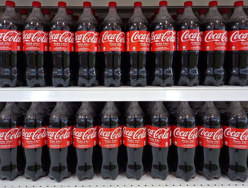 színes Coca-Cola változás palack újrahasznosítás