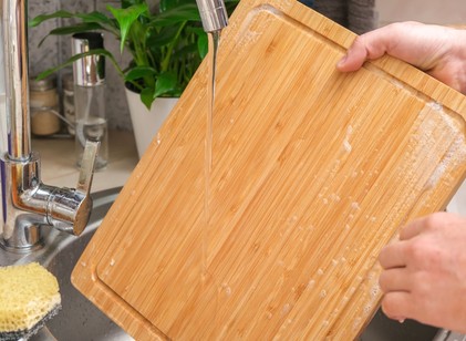 Így tisztítsa megfelelően a fa konyhai eszközeit című cikk nyitóképe