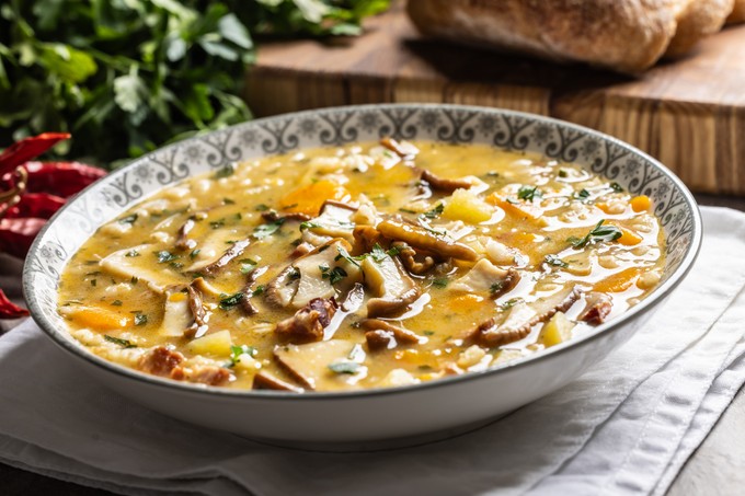 Egészséges tavaszi zöldségleves csiperkével című cikk nyitóképe