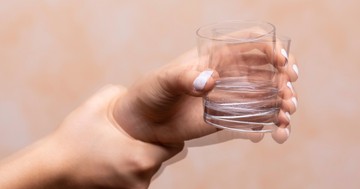 Mitől remeghet a kéz? 5 ok, amit érdemes komolyan venni