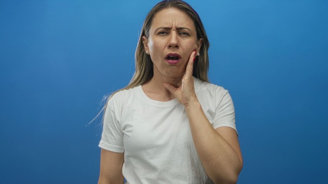 Ébredés után az arcon egyik oldala nem működött jól - nagy a baj? Az orvos válaszol   