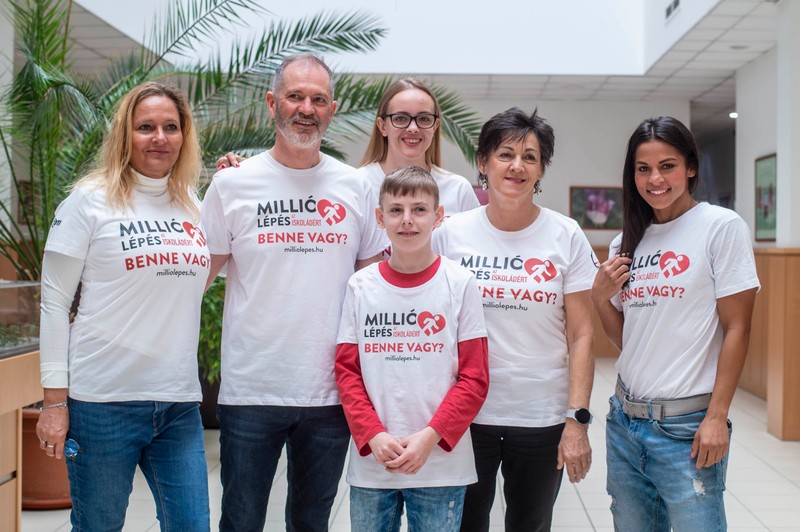 Így segítheti lépéseivel az iskolákat