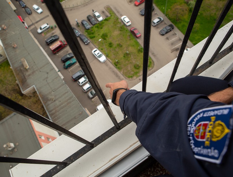 zugló, öngyilkosság, rendőr, életmentés