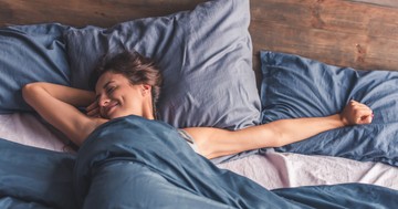  Hátfájástól szenved éjjelente? Ebben a pózban érdemes aludnia 