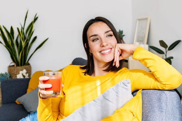 Ettől a gyönyörű piros-narancs ital­tól ragyog a bőr és erőre kap a szív – próbálja ki a paradicsom-sárgarépa turmixot!