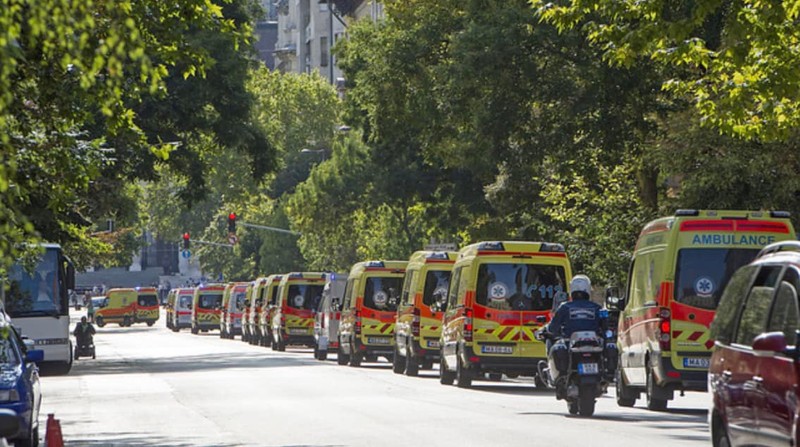 Vonulnak a mentőautók: Budapest 48 pontján állnak készenlétben a tűzijáték alatt