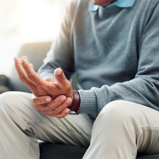 Miért zsibbad sokat a kezem? Ezekben az esetekben jelezhet komolyabb problémát című cikk nyitóképe