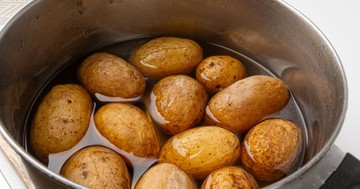 Valóban egészségesek a hámozatlan zöldségek és a héjában főtt burgonya?