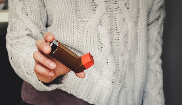 Ezt tanácsolja a tüdőgyógyász, ha egyszerre szed antibiotikumot és asztma elleni gyógyszert